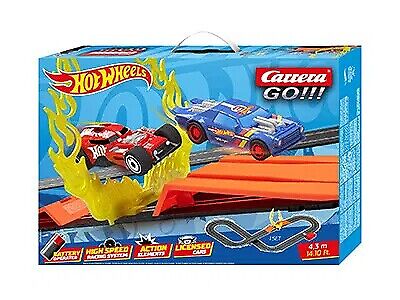Hot Wheels Pista Macchinine Carrera Go! con Due Macchinine 5 Anni+