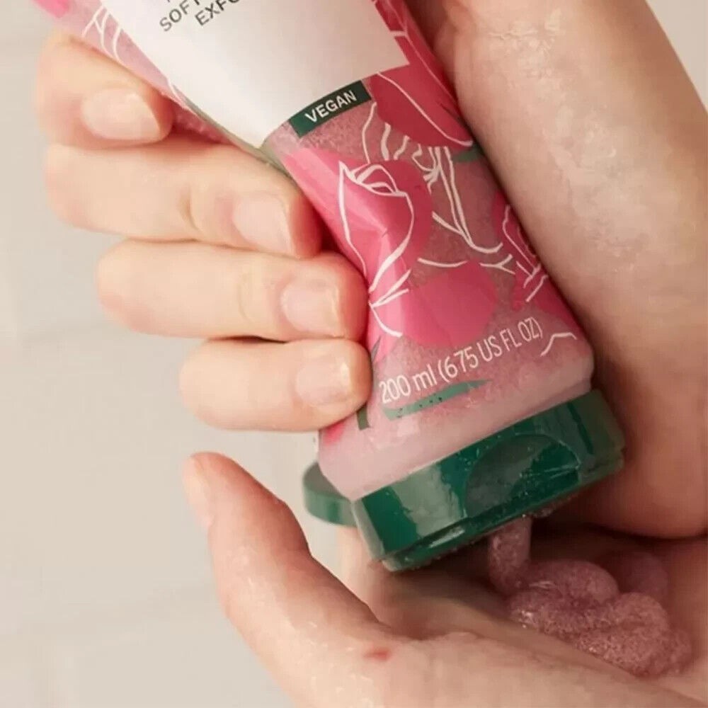 The Body Shop British Rose Shower Scurb (200 ml)