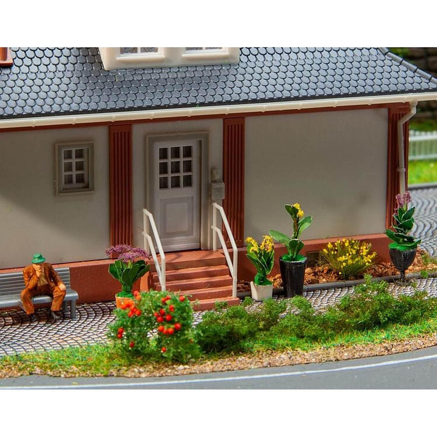 Faller HO Scale Potted Plants -- pkg(4)