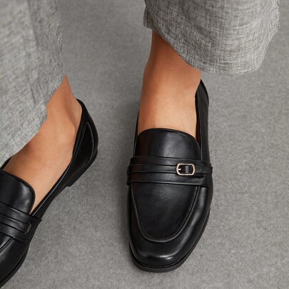 Scarpe da donna piatte, scarpe da vacanza, saldi estivi, Natale, autunno e nuovo anno