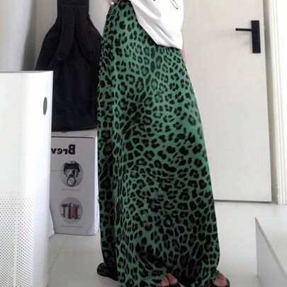 Gonna lunga stampa leopardata per outfit da donna in primavera ed estate