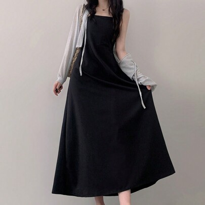 Vestito lungo elegante e smagrente con vita nera, vestito da sole