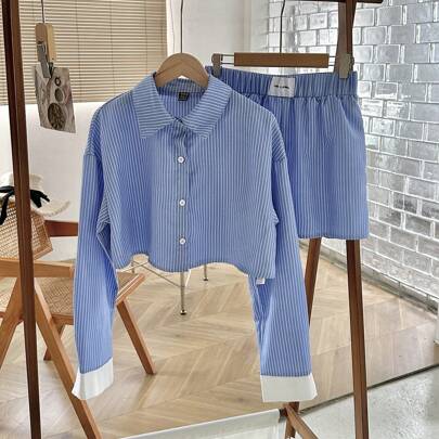 Completo Camicia E Pantaloncini A Righe Bianche E Blu Da Donna, Primavera/estate
