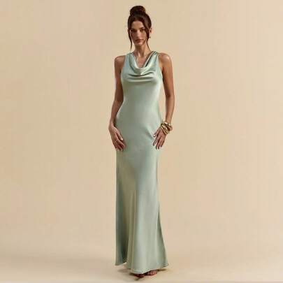 Vestito lungo con spalline a spaghetti di colore verde salvia/verde pistacchio senza schienale con cintura, vestito elegante lungo, vestito da vacanza
