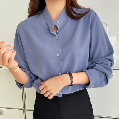 Camicia con collo a coreana e maniche lunghe