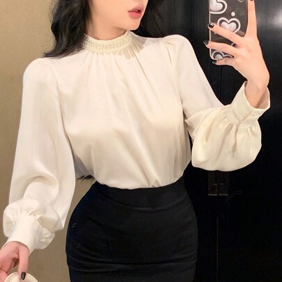 Elegante blusa estiva da donna in tessuto lucido