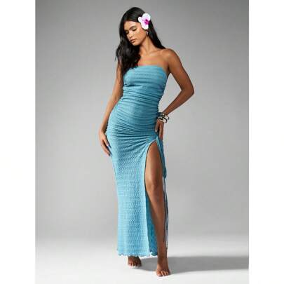 Vestito da sera lungo ed elegante con maxi gonna plissettata, scollo a fascia, spacco laterale, aderente, in tessuto elasticizzato, con spacco alto dr