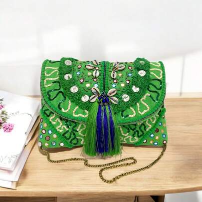 Borsa a tracolla boema con nappe, borsa vintage di moda per donna. Stile vintage di moda per donna, borse da donna vintage alla moda con decorazione a