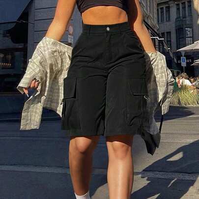 Pantaloncini cargo bermuda da donna di colore unito, versatili e casual, con molteplici tasche