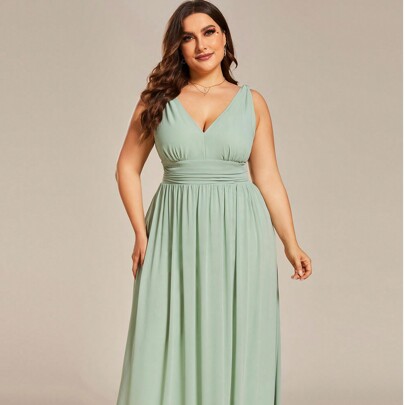Eleganti vestiti lunghi da damigella verde menta con vita alta, arricciature e senza maniche