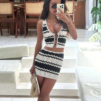 Completi primaverili per donna, Vestiti estivi di moda elegante per vacanze al mare, Vestito casual con motivi a righe contrastanti, design traforato