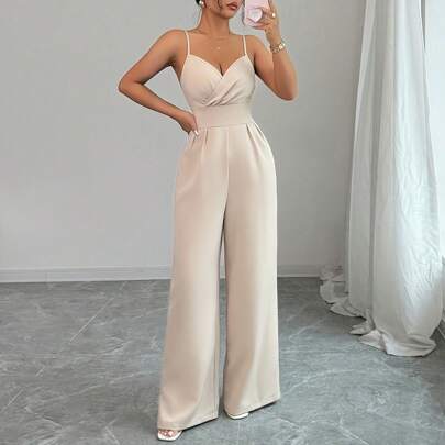 Eleganti tute donna, minimaliste, monocromatiche, con cinturino in vita