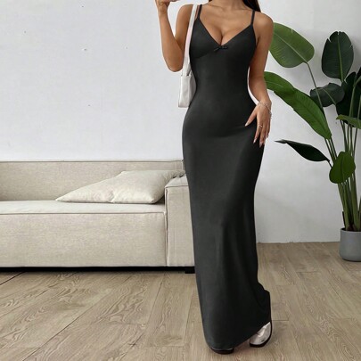 Vestito a sottoveste aderente in maglia nera per donne