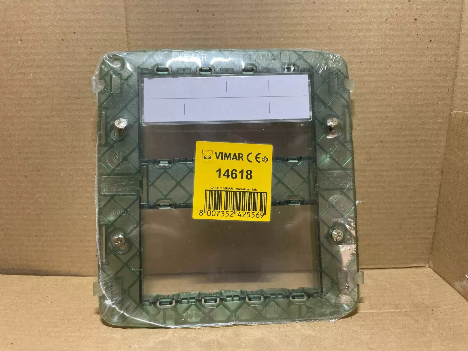 VIMAR PLANA 14618 SUPPORTO 8 POSTI 4+4 PER SCATOLA INCASSO