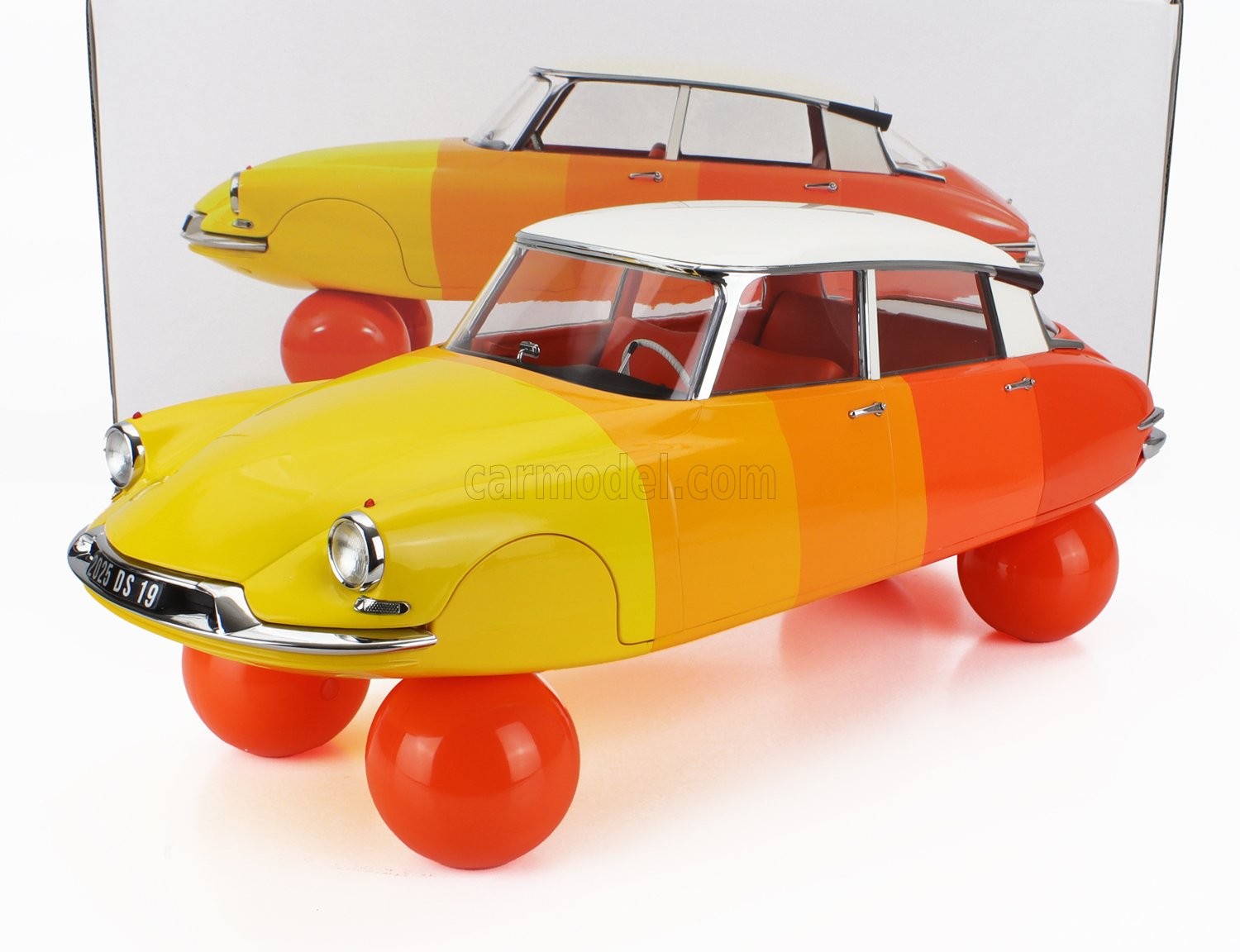 MODELLINO AUTO STATICO NOREV CITROEN DS 19 ON BALLS 1959 SHADES OF ARANCIO 1/12