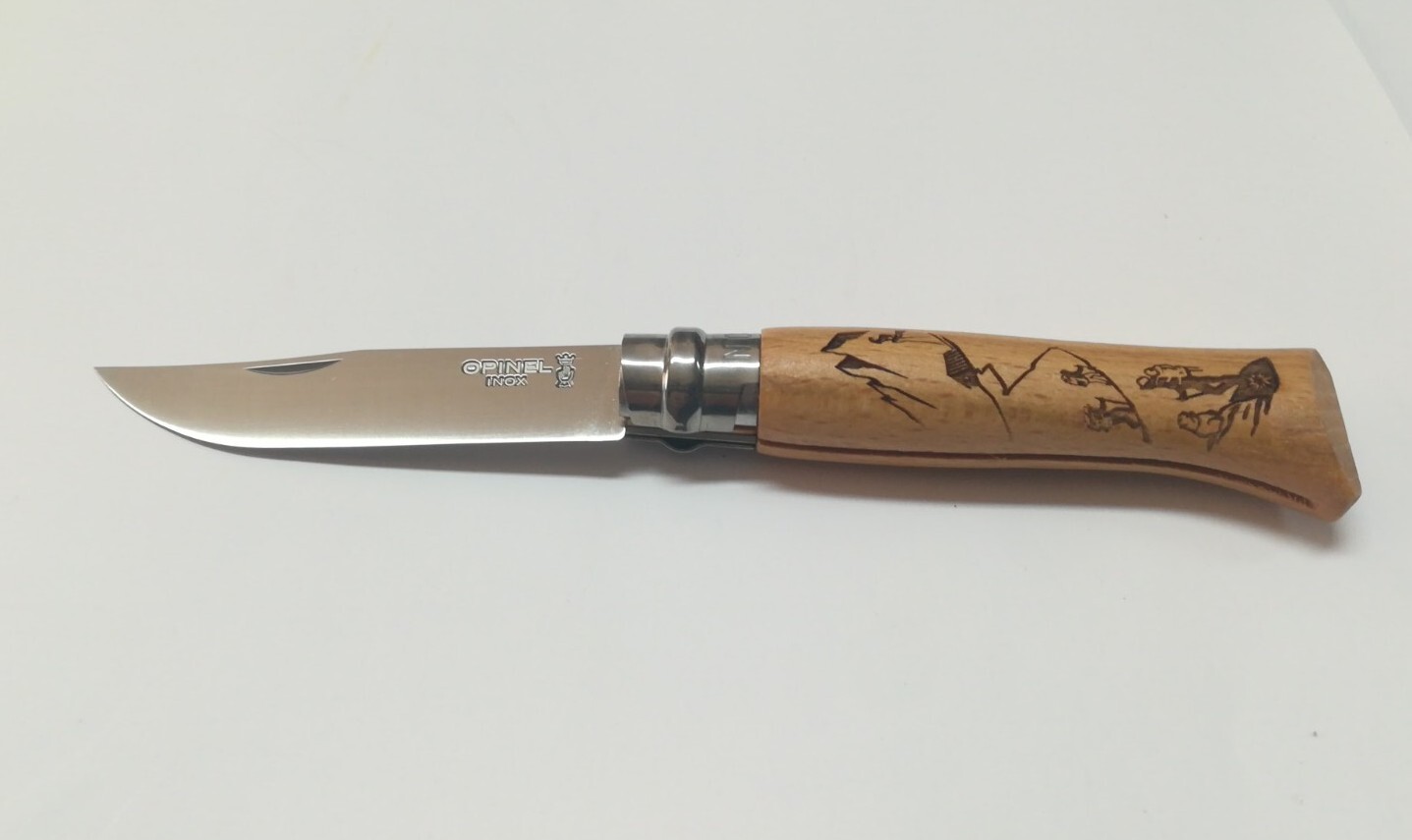 Coltello Opinel N°08 Incisione Trekking
