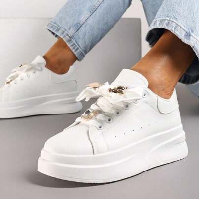 Sneakers bianche da donna con fiocco