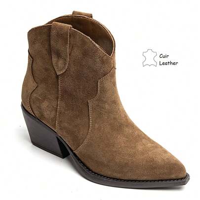 Craquez pour notre modèle de imbottigliamenti occidentali, confezionato in vero cuoio suédine. Avec leur silhouette pointue, leur petit talon biseauté