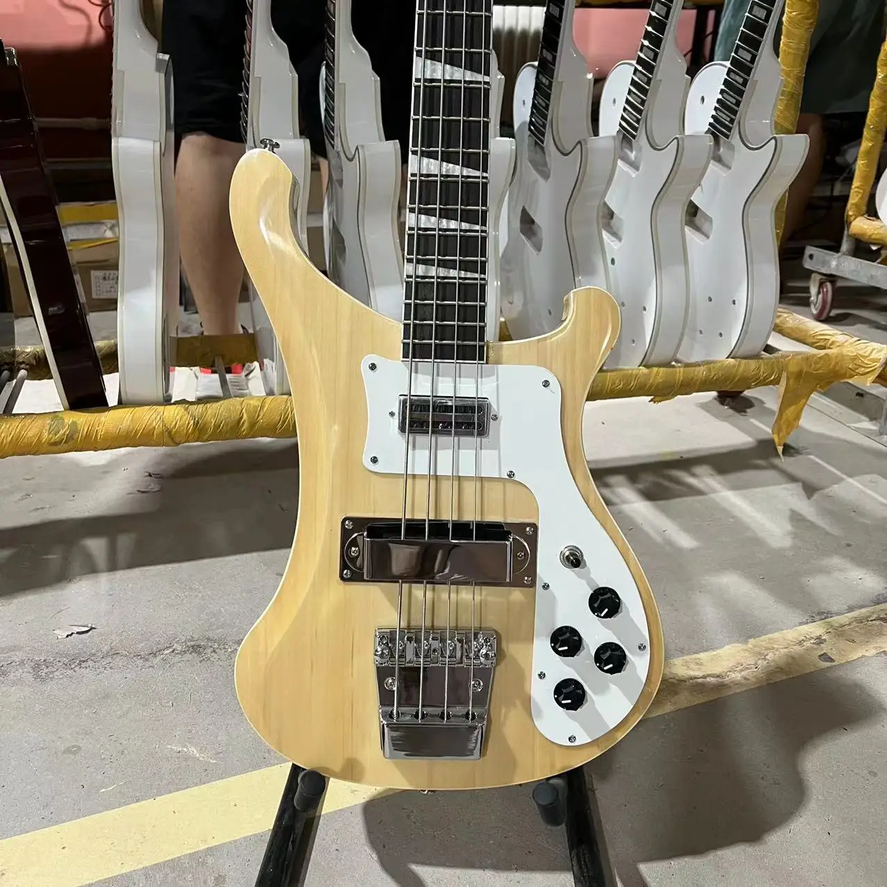 Rickenbacker 4003 Chitarra Elettrica, Basso, Corpo In Tiglio, Colore Burlywood, Tastiera In Palissandro, 4 Corde Muslimate, Nave Libera