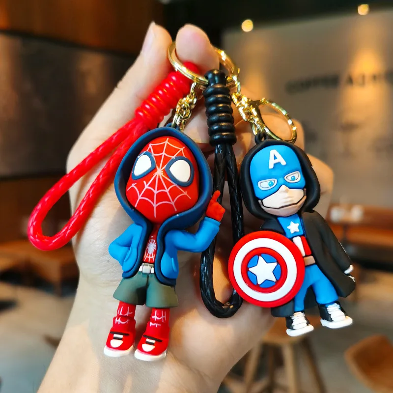 Anime Figure Marvel Avengers Portachiavi Cartoon Spider Man Hulk Doll Hanging Pendant Car Key Ring Decor Zaino Accessori Regali