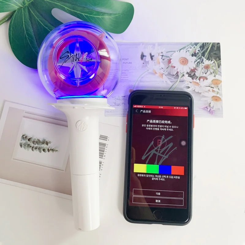New Fashion Kpop Strayed Kids Lightstick Con Bluetooth Concert Hand Lamp Glow Light Stick Flash Lamp Fans Collection Electronic