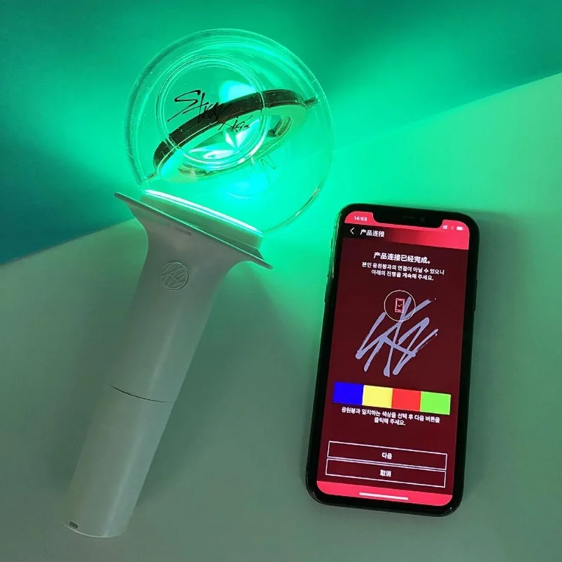 Fashion Kpop Lightstick Per Bambini Strappati Lightstick Con Bluetooth Concert Hand Lamp Glow Light Stick Flash Lamp Fans Collection