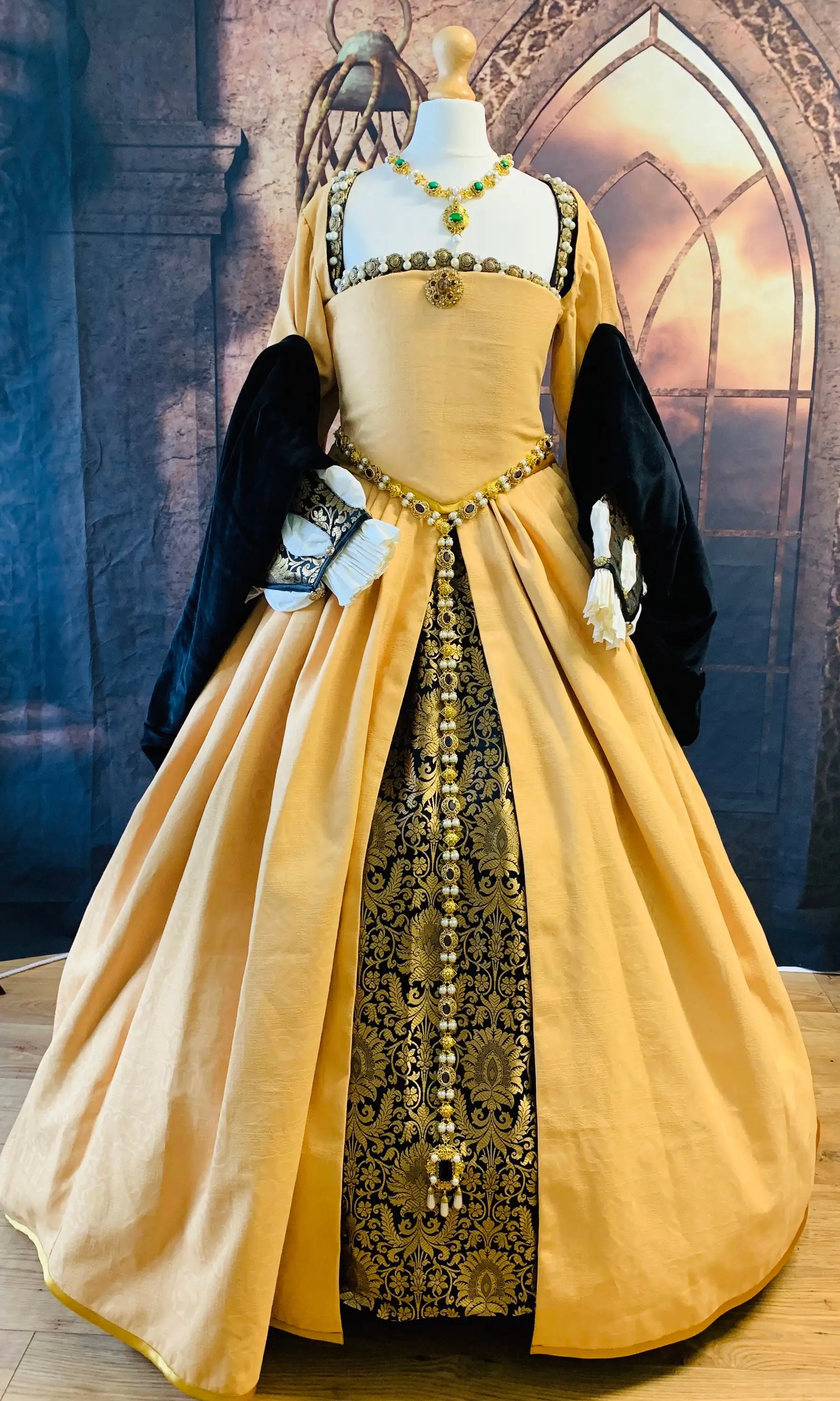 Victorian Queen Elizabeth Tudor Periodo Gothic Faire Tudor Dress Costume Cosplay Anne Boleyn Yellow Royal Dress