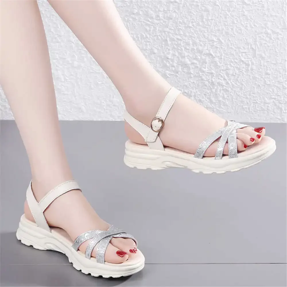 Sandali In Gomma Di Marca Leggera Hawaiana Scarpe Da Donna Pantofole 2024 Sneakers Sport Trainers Marche Pas Cher Sapatos