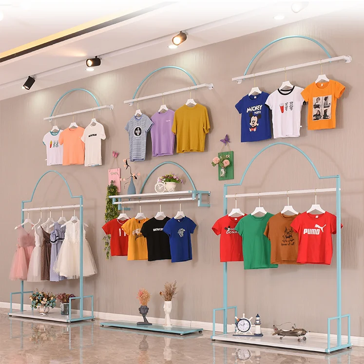 Scaffali Nei Negozi Di Abbigliamento Per Ragazzi E Ragazze Espositori Per Negozi Di Bambini A Parete Blu Scaffali Per Vestiti Appesi Nei Centri Commer