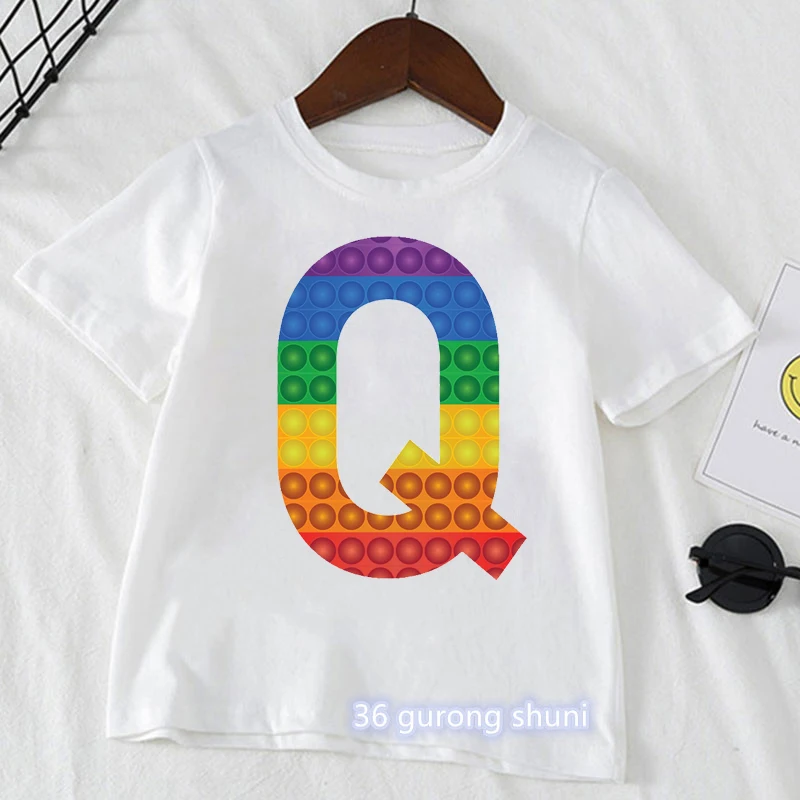Rainbow 26 Alphabet Letter Q Print Tshirt Girls/Boys Pop It Cofy Cofand T-Shirt T-Shirt Abbigliamento Per Bambini Harajuku Kawaii Abbigliamento Per Ba