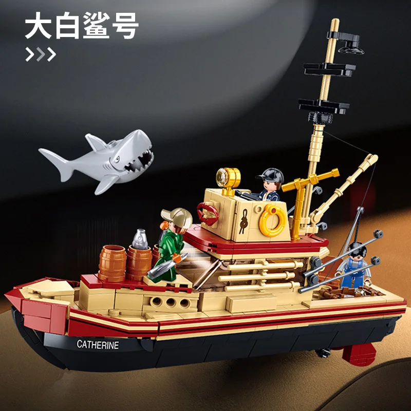 592Pcs The Great Shark Vessel Trawlboat Model Building Blocks Nave Pirata Sea Fisher White Shark Figure Moc Toys Con Adesivi