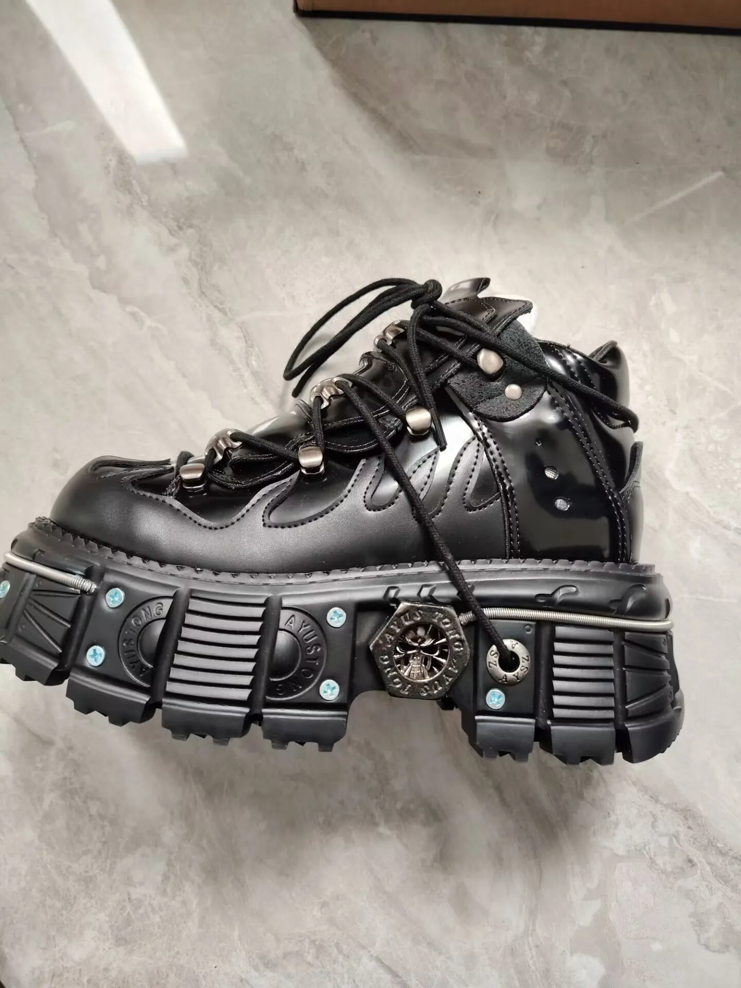2024 New Retro Spanish Rock Dark Platform Punk Leather Metal Men And Women Stesso Papà Platform Shoes