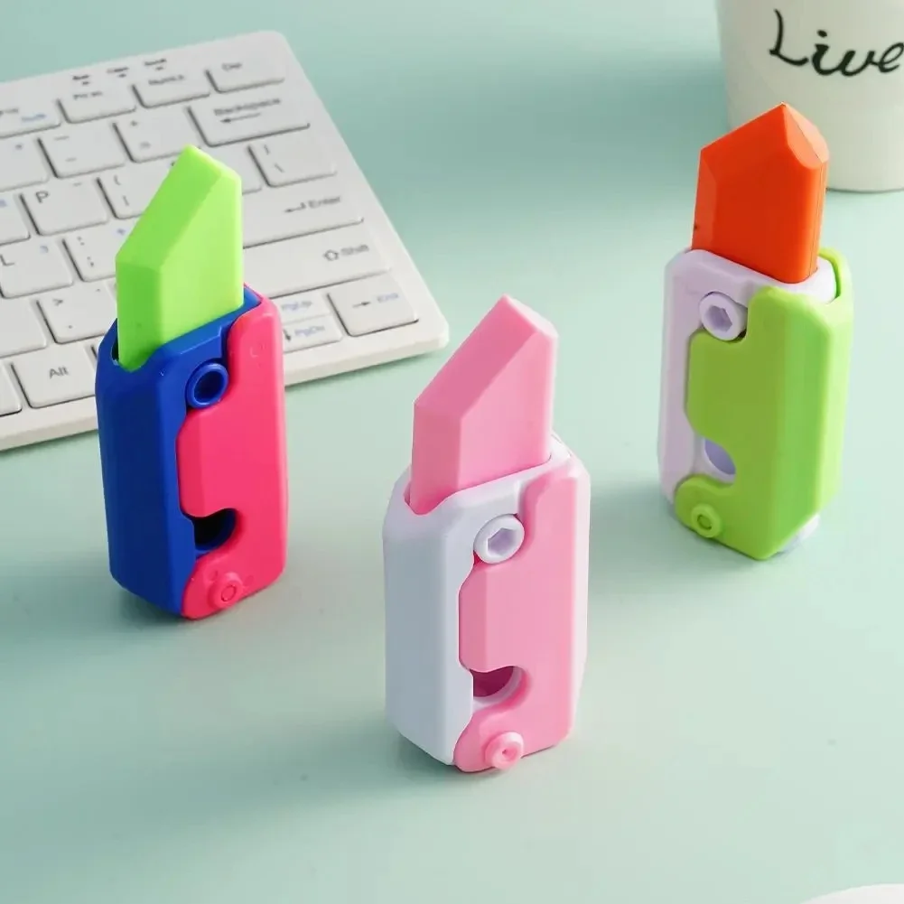 Stampa 3D Gravity Knife Cub Jumping Small Ravanello Knife Mini Model Pendant Push Card Decompression Toy Mini Butterfly Knife Toy