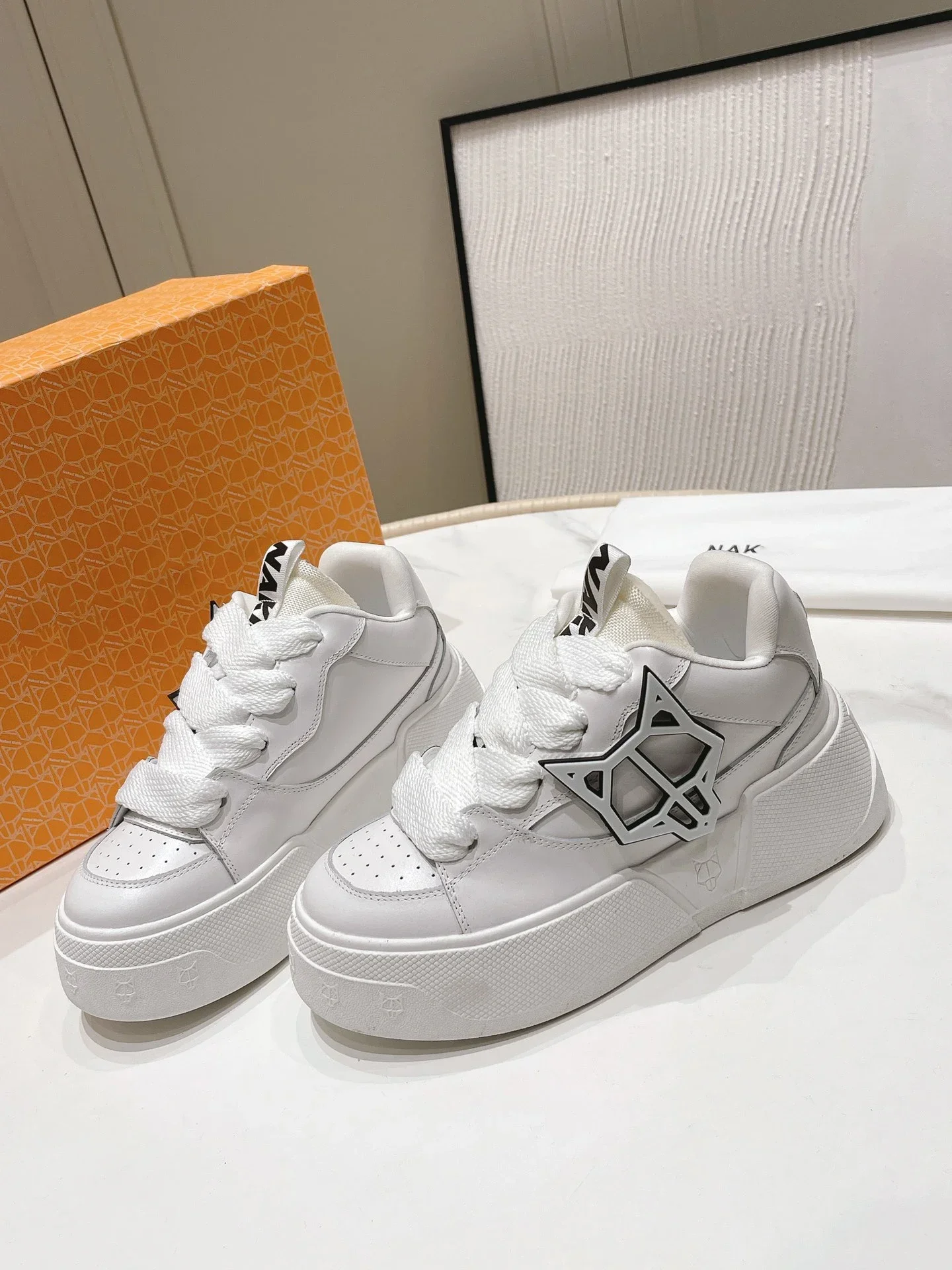 Naked Wolfe City Platform Sneakers 3D Rubber Wolfe Heads Platform Sneakers In Pelle Suola Spessa Casual Sports White