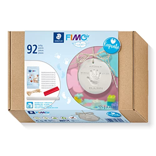 Staedtler Fimoair - Set Di 81 Argilla Da Modellare Ad Asciugatura Ad Aria, Per Bambini, Set Di 92 Pezzi, Con Blocco Di Argilla Da 125 G E Kit Di Timbr