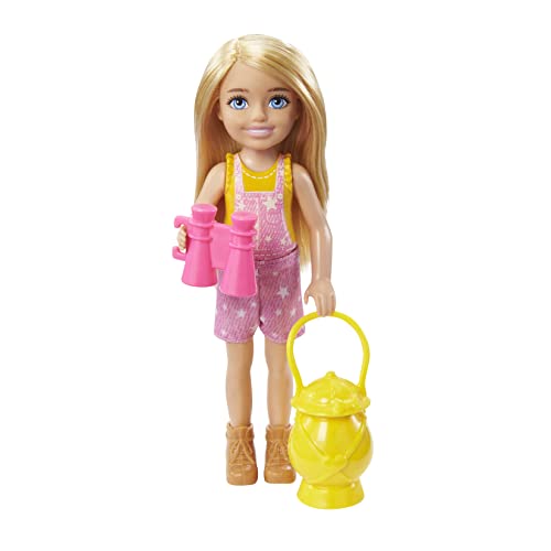 Barbie Siamo In Due Chelsea In Campeggio - Playset Con Bambola Chelsea E Il Suo Gufetto - Sacco A Pelo - Binocolo - 15 Cm - Regalo Dai 3 Ai 7 Anni, Hd