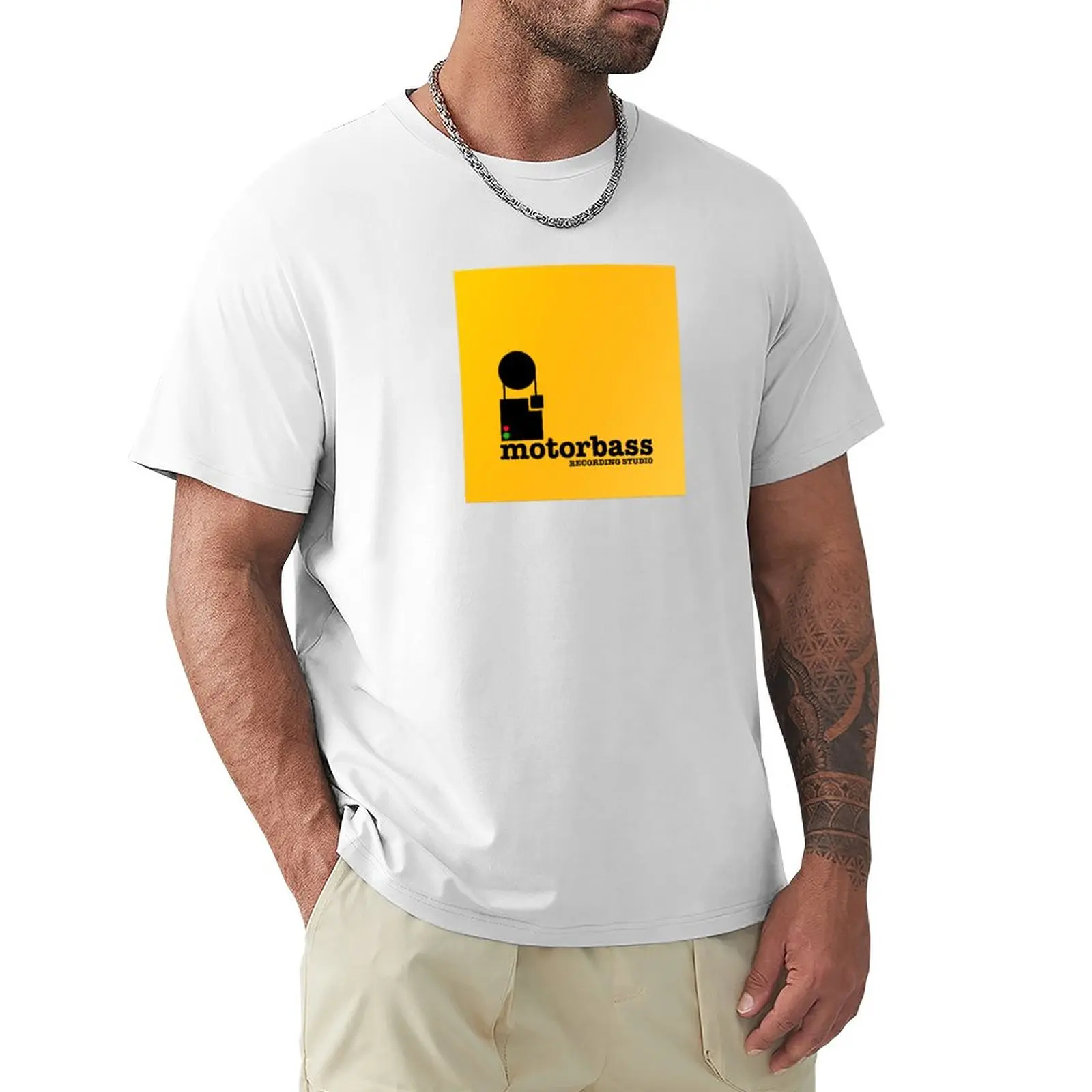 Studio Di Registrazione Motorbass: Modello Di Strumento Musicale Elettronico Da La French Touch T-Shirt Funnys Mens Plain T-Shirt