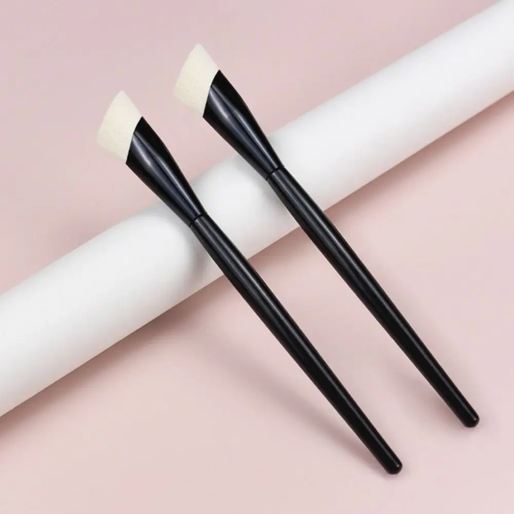 Angolato Corea Correttore Pennello Trucco Crema Correttore Miscelazione Copertura Acne Occhiaie Trucco Liquido Contorno Naso K15
