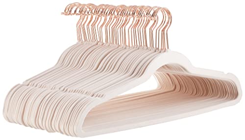 Amazon Basics - Confezione Da 50 Grucce Sottili Con Superficie Antiscivolo In Velluto - Rosa Cipria/Oro