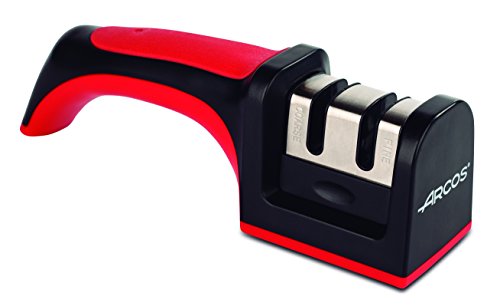 Arcos Affilatore Professionale Con Manico Ergonomico Per L'Uso Manuale Per Affilare E Lucidare I Coltelli. Rulli In Ceramica E Carbonio. Colore Rosso