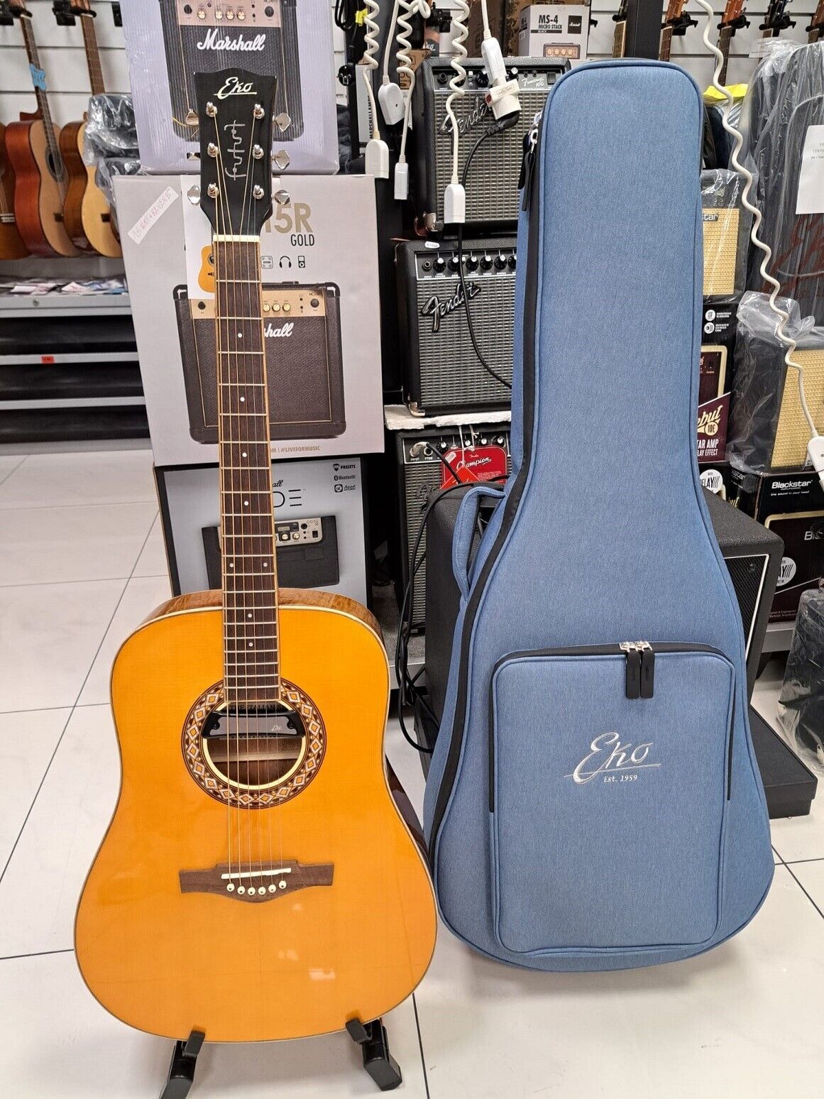 Eko Ranger Futura Made in Italy chitarra acustica amplificata con Borsa Tracolla