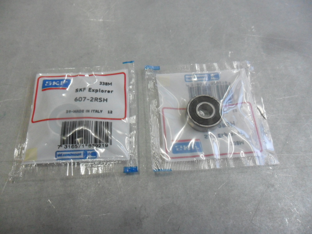 CUSCINETTO A UNA CORONA DI SFERE d.7X19X6 SKF 607-2RSH