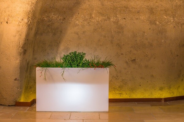 Fioriera Luce in Polimero Monacis Flowerpot Bright cm.80X35 h 50 Luce Bianca