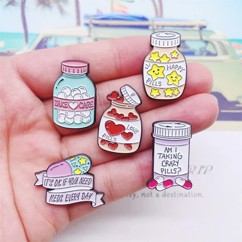 Cartone Animato Carino Amore Pillola Spilla Bottiglia Felice Energia Pillola Lega Distintivo Accessori Gioielli Regalo