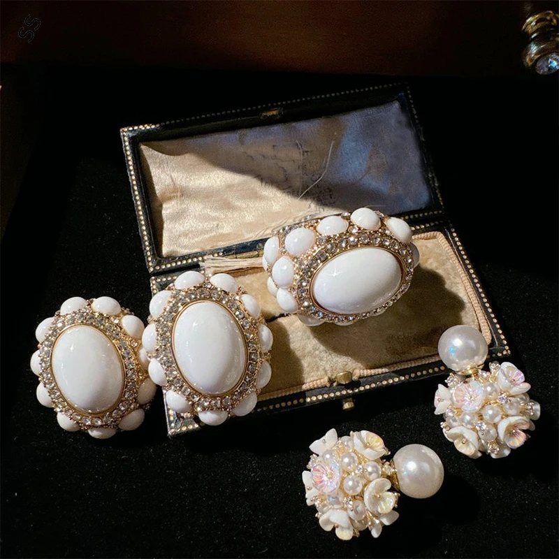 Brioche Fiore Gioiello Orecchini A Bottone Per Le Donne Metallo Dorato Intarsiato Gemme Zircone Bianco Orecchini Pendenti Ornamenti Stile Stilista