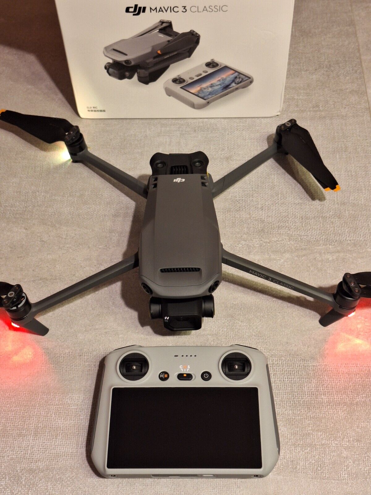 DJI Mavic 3 Classic Drone (dji RC) dji care 1 year mai usato/never used