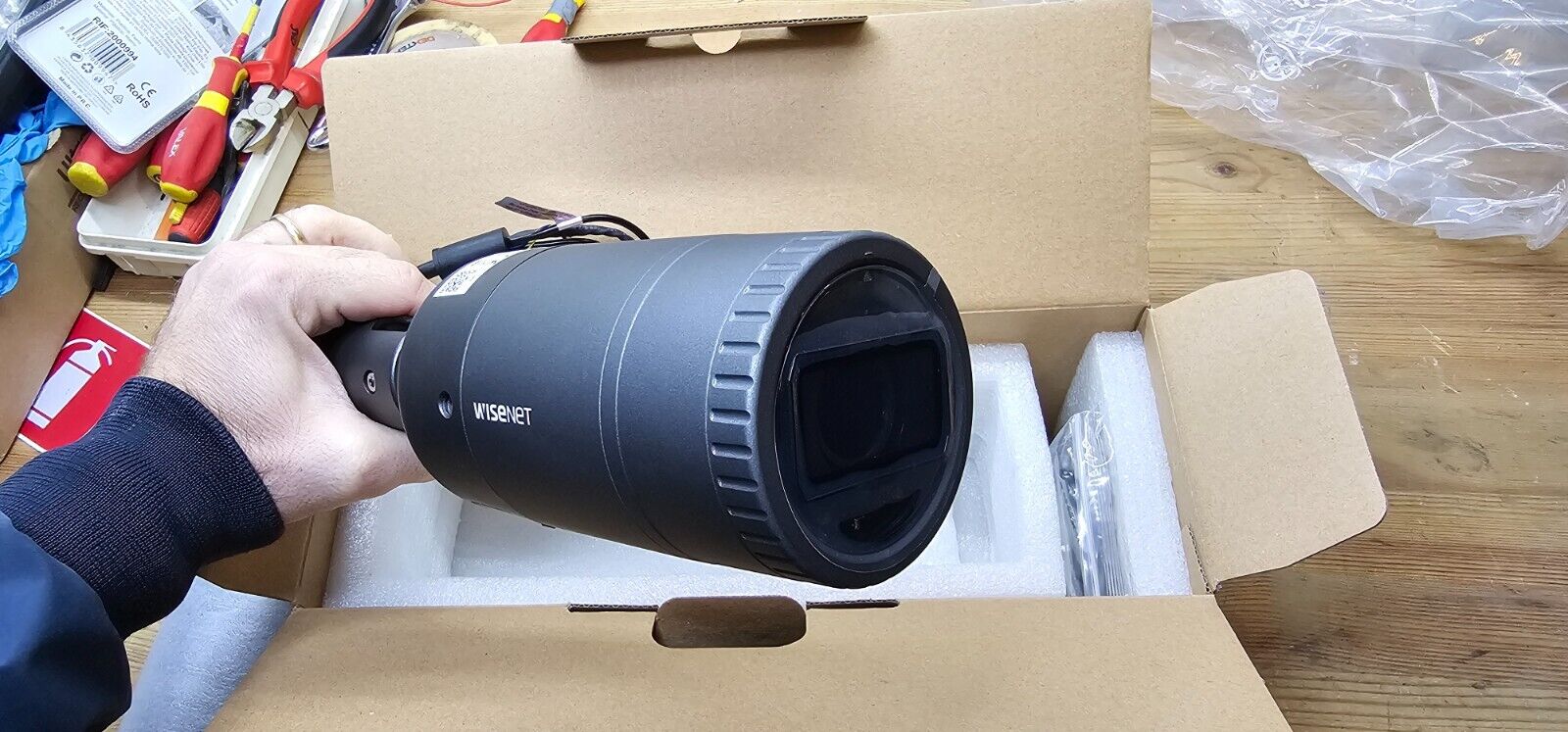Telecamera Bullet Wisenet QNO-7082R completa di adattatore SBO-110B1
