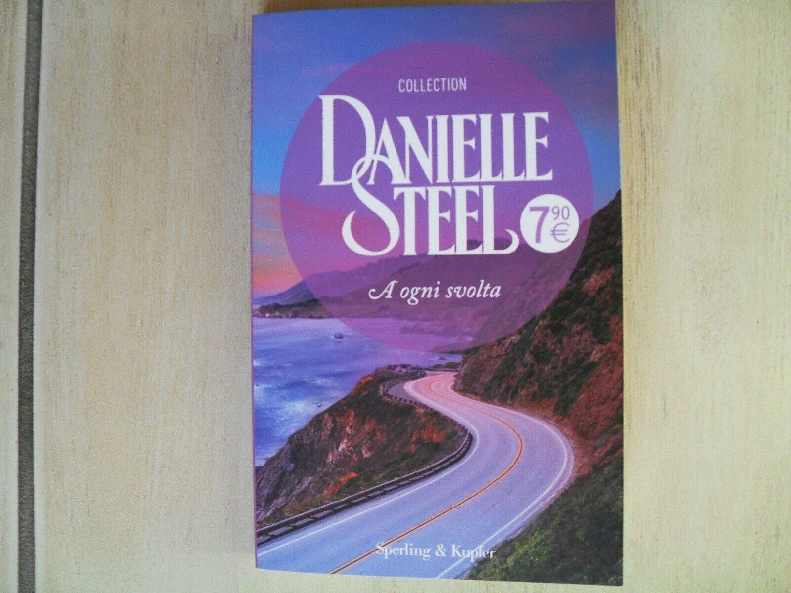Libro - Danielle Steel A OGNI SVOLTA  nuovo (errato acquisto, doppione)