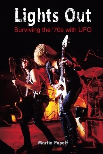 Martin Popoff Lights Out: Surviving the '70s with UFO (Tascabile)