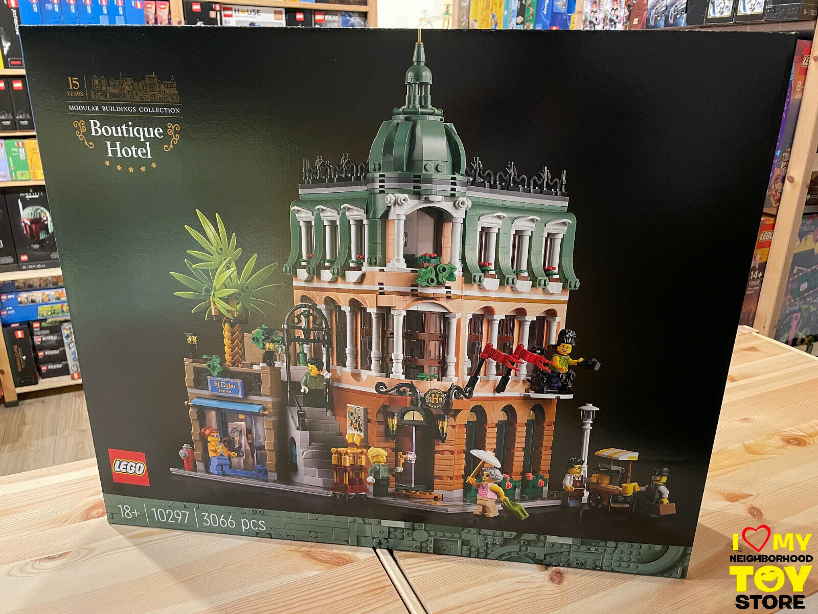 IN STOCK - LEGO 10297 CREATOR EXPERT BOUTIQUE HOTEL (2022) - MISB